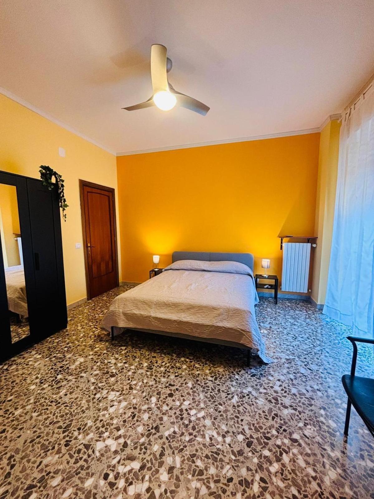 Matthias Central Rooms And Accomodation บารี ภายนอก รูปภาพ