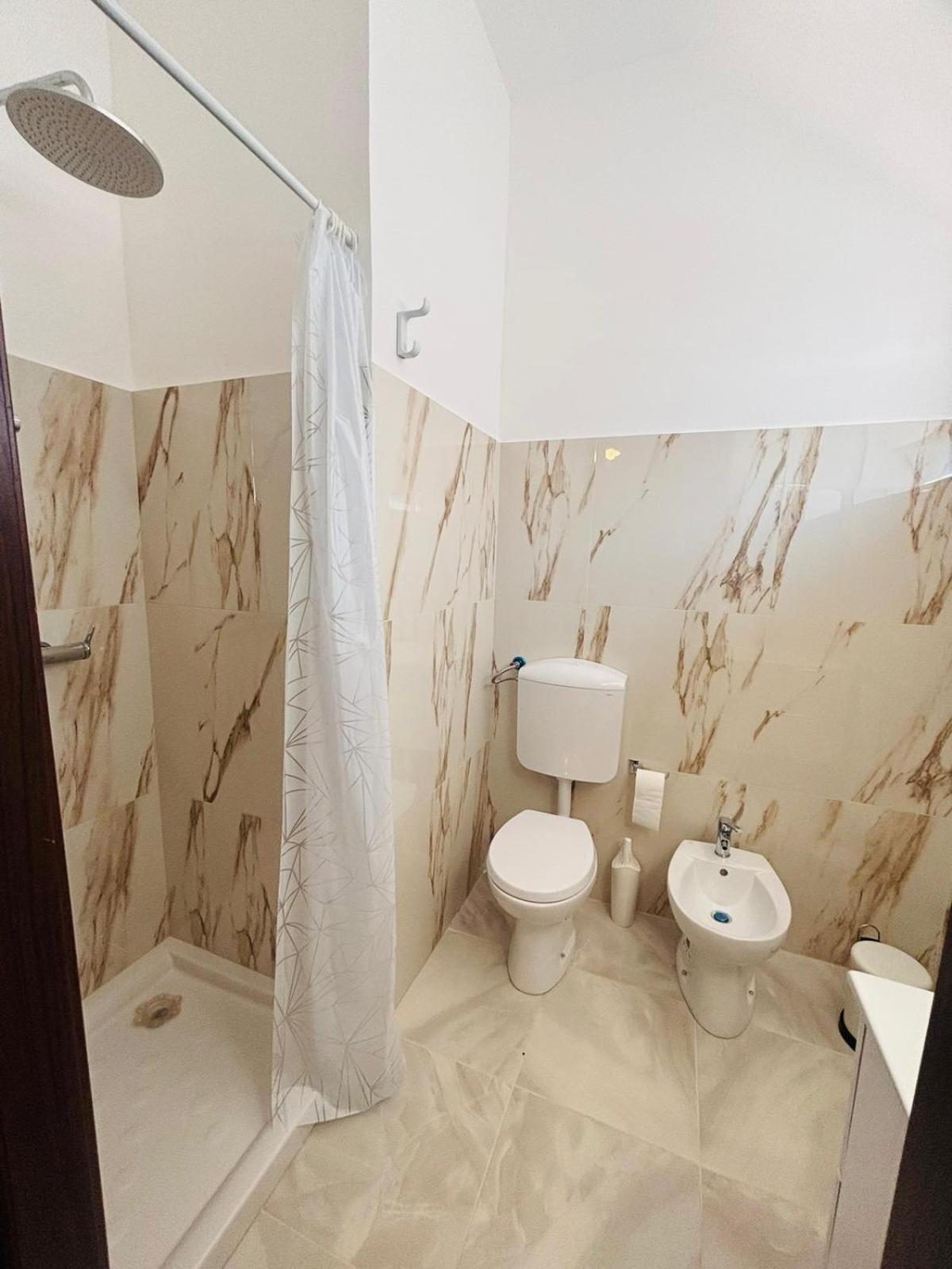 Matthias Central Rooms And Accomodation บารี ภายนอก รูปภาพ