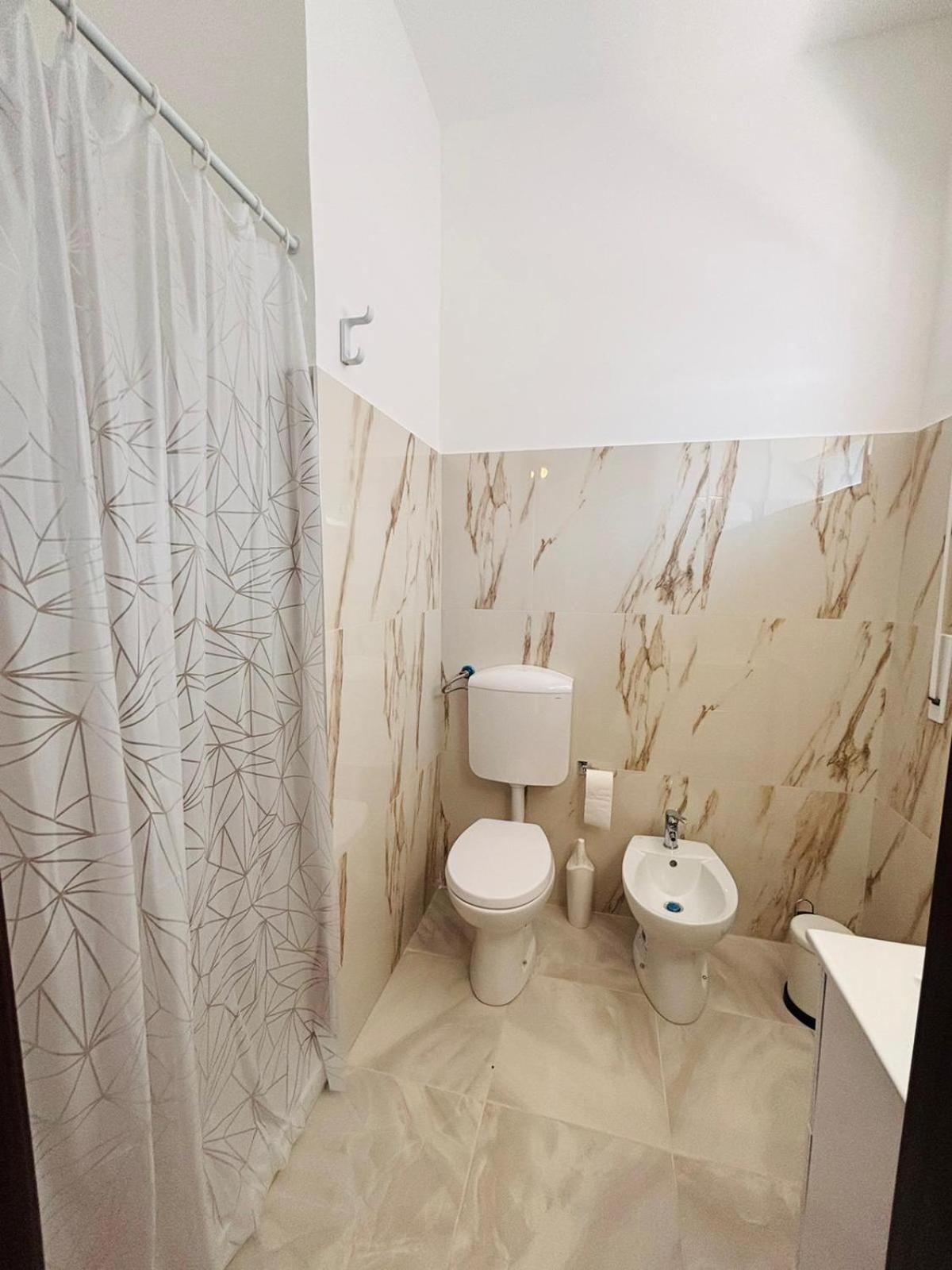 Matthias Central Rooms And Accomodation บารี ภายนอก รูปภาพ