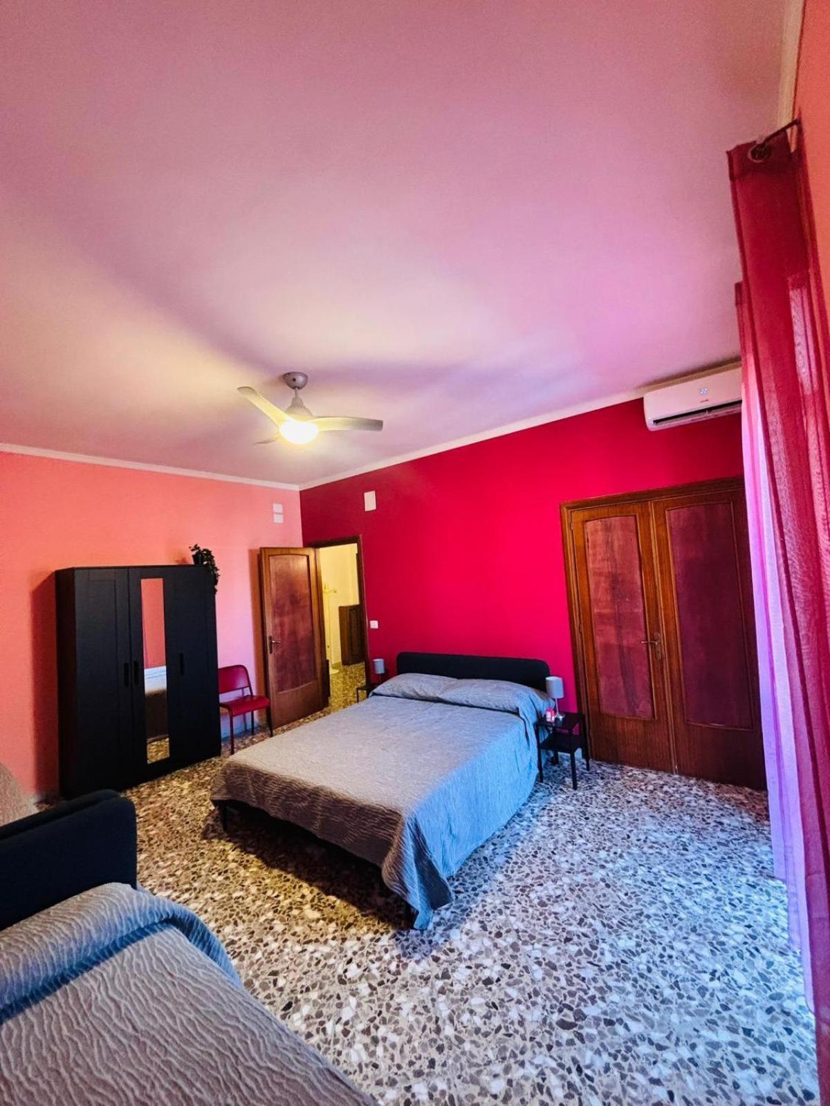 Matthias Central Rooms And Accomodation บารี ภายนอก รูปภาพ