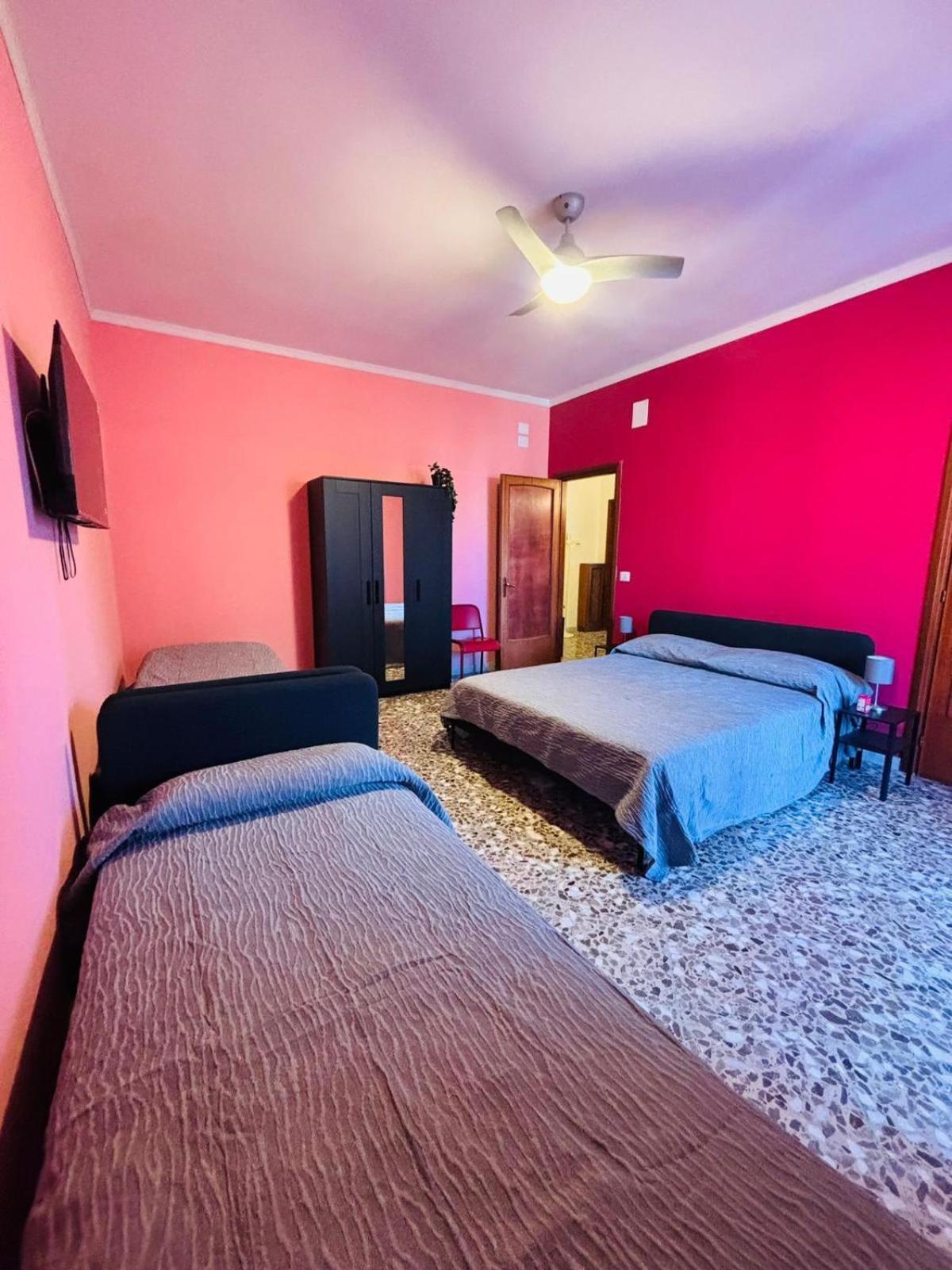 Matthias Central Rooms And Accomodation บารี ภายนอก รูปภาพ