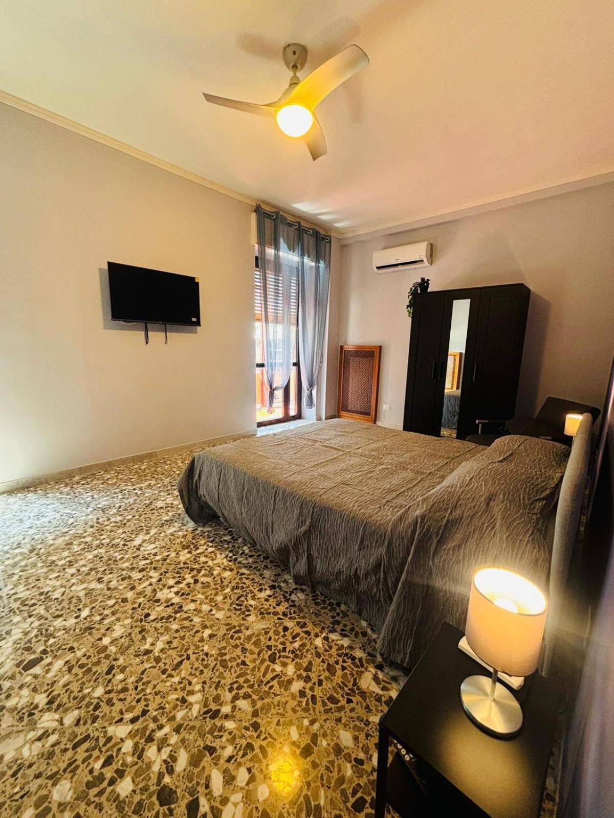 Matthias Central Rooms And Accomodation บารี ภายนอก รูปภาพ